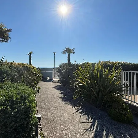 2-6 Pers, Jardin, Plage, Piscine, Parking, Animaux Admis - Fr-1-194-223 *